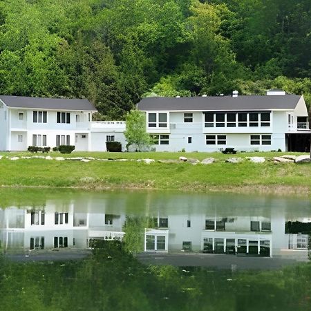 Catamount Lodging Hillsdale Exterior photo