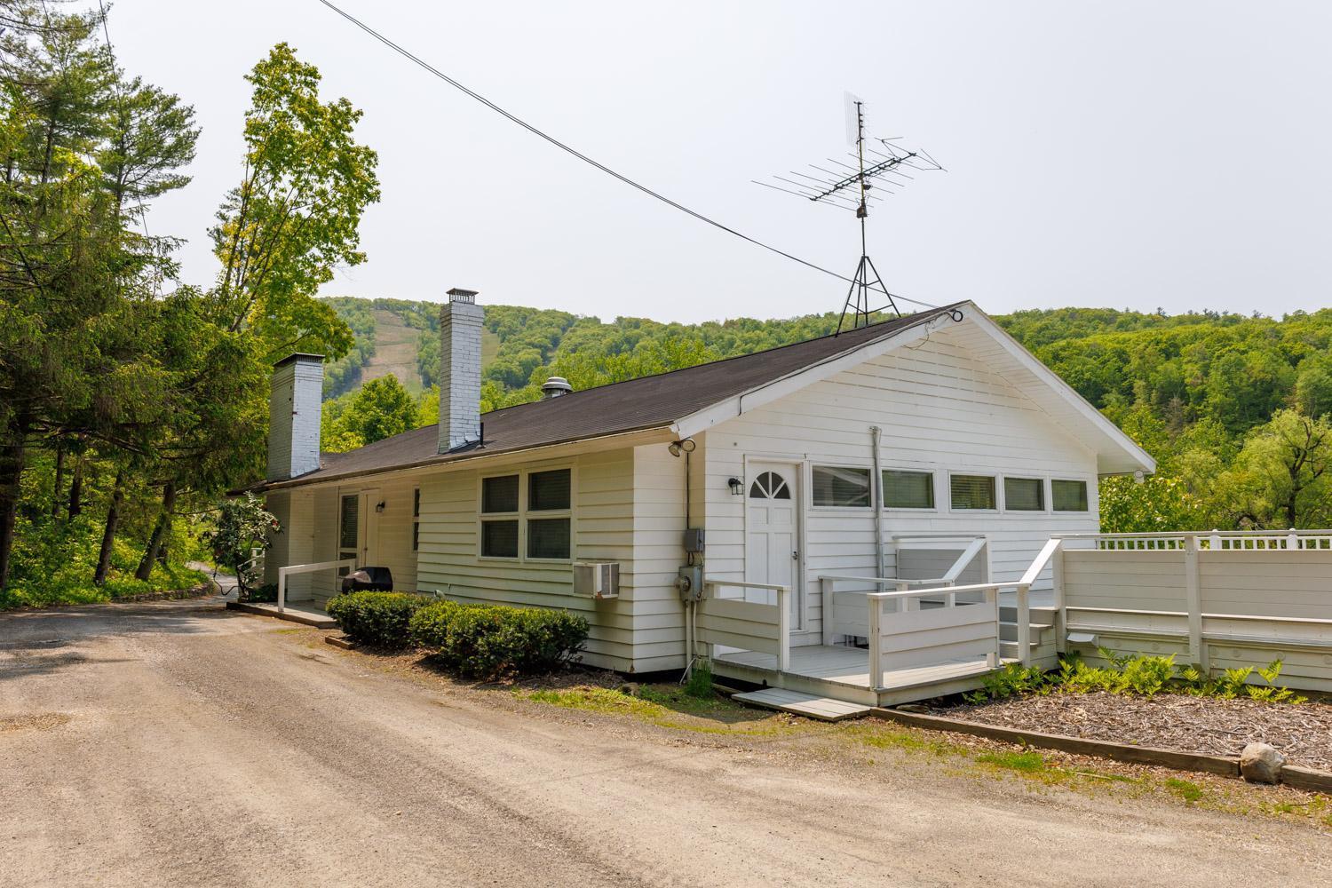Catamount Lodging Hillsdale Exterior photo